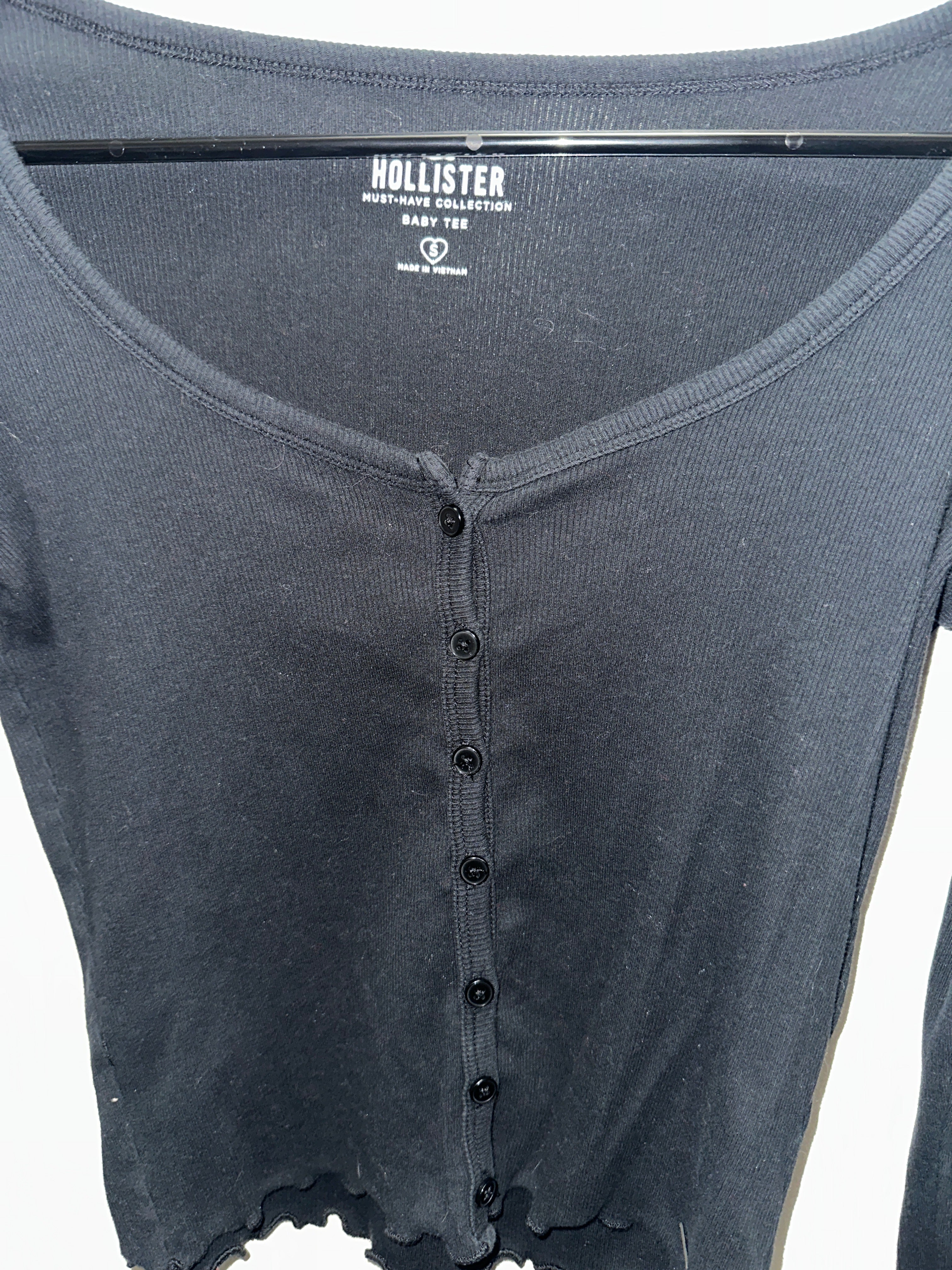 “Hollister” Cropped Long Sleeve Baby Tee SM